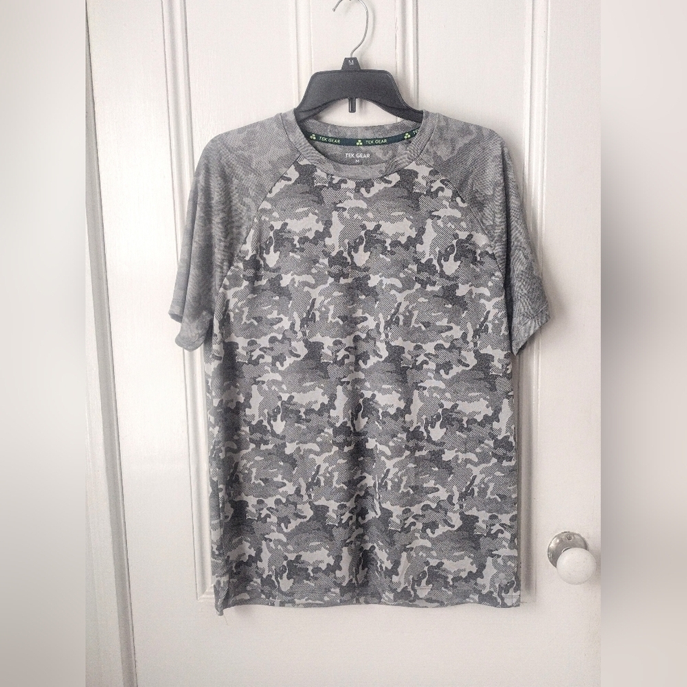 Tek Gear Men's Gray Camouflage DryTek Shirt Size Medium